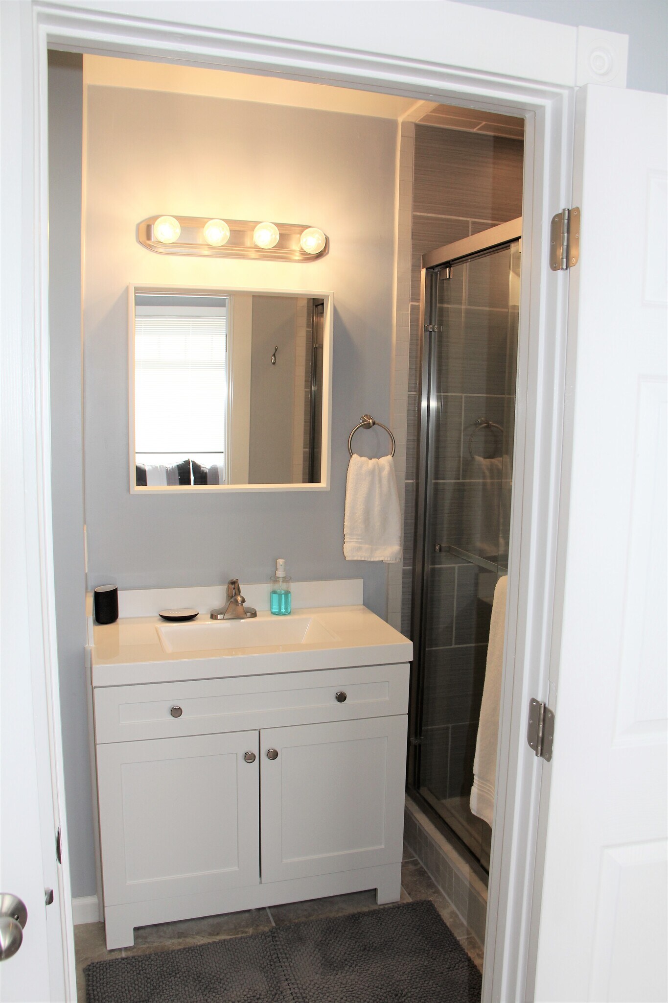 Building Photo - 820 S Junett St