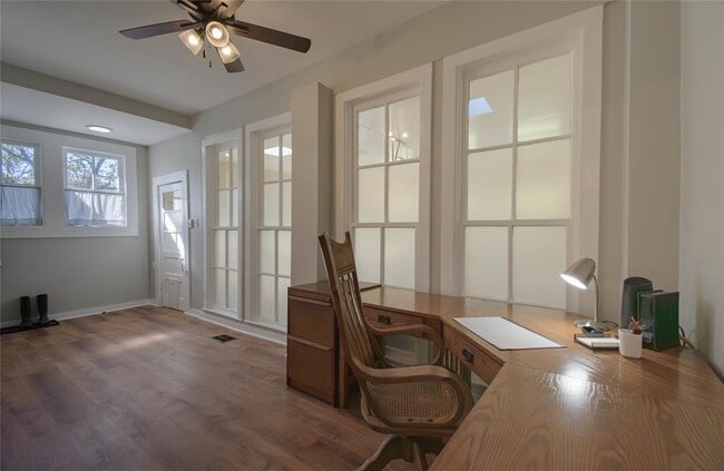 Building Photo - 307 Walnut Dr E