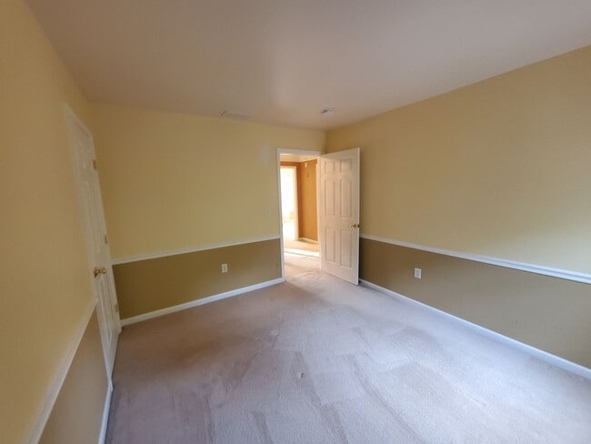 Building Photo - Beautiful, large home with finished baseme...