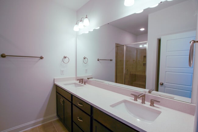 Building Photo - 2024 Eva Pearl Dr