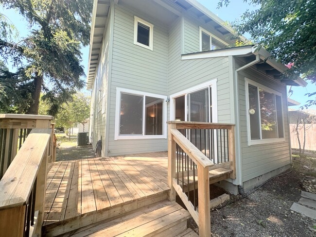 Building Photo - 1341 Evan Ln