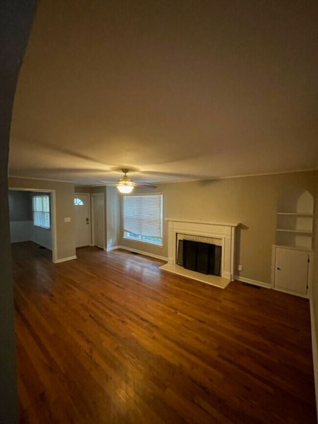 Building Photo - 3 Bed 2 Bath in Phelps Grove