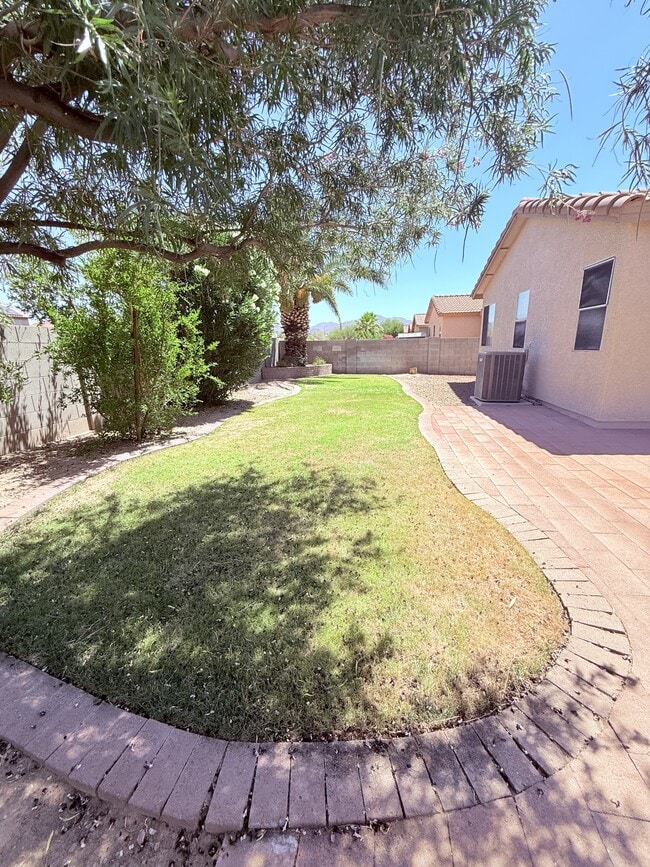 Building Photo - 8010 N Siskiyou Dr