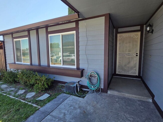 Building Photo - 616 Placer Ln