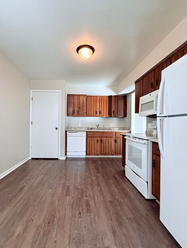 Building Photo - 276 Fairway Ct