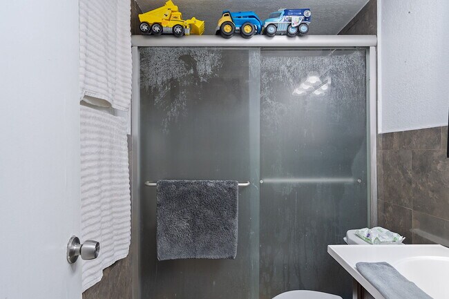 Building Photo - 6620 W 2nd Ct