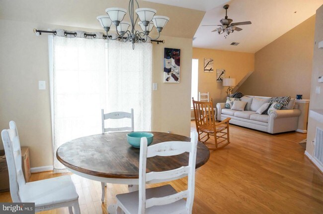 Building Photo - 25320 Lake Mist Square