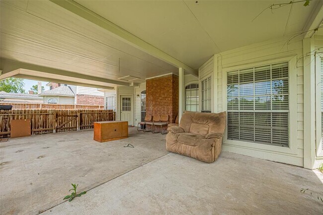 Building Photo - 14203 Torrey Village Dr