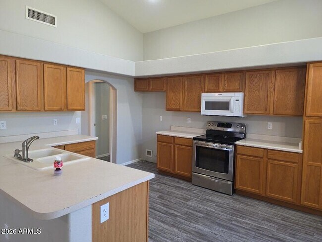Building Photo - 12917 W Wilshire Dr