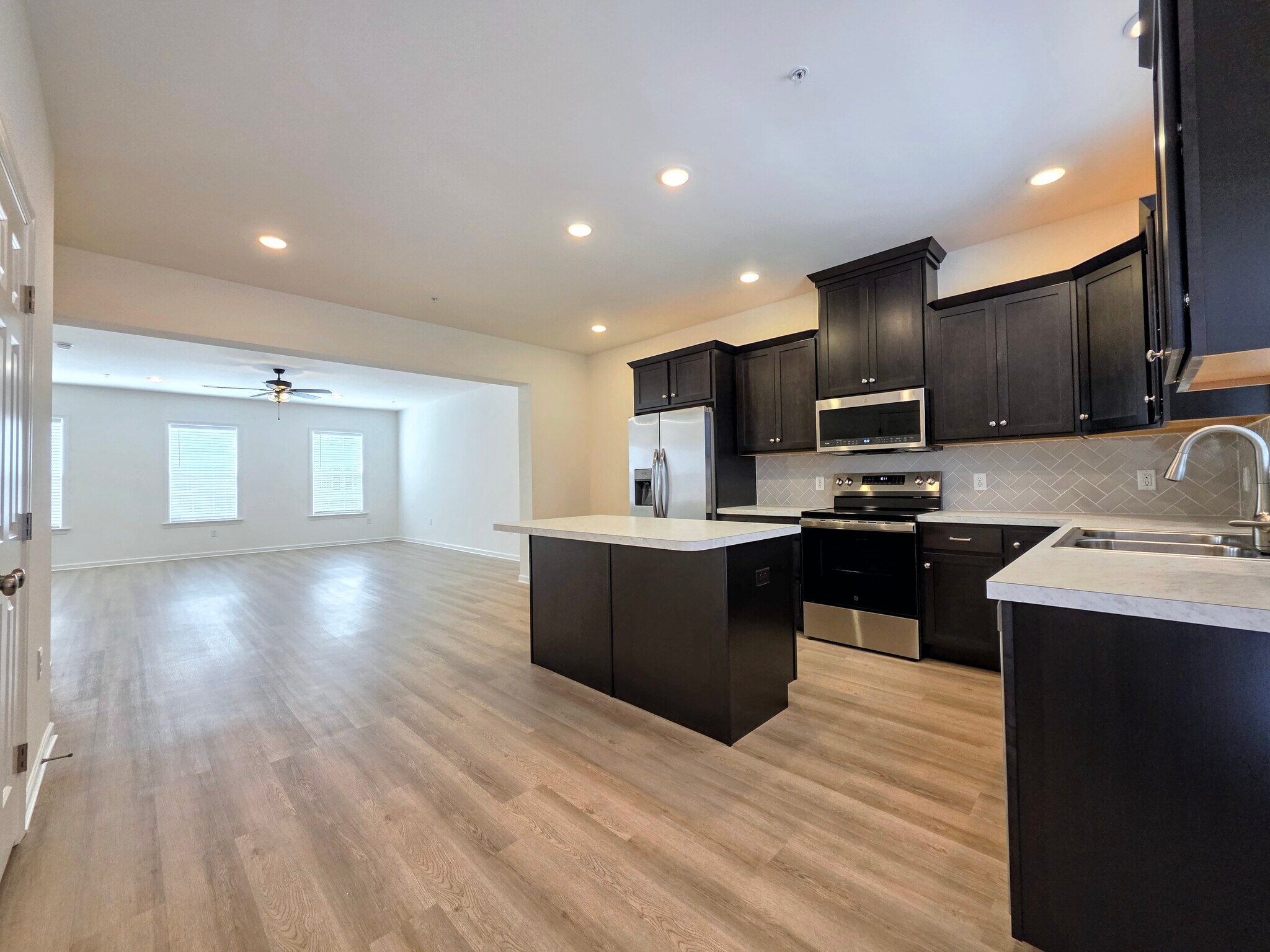 Building Photo - 2449 Spring Water Cir