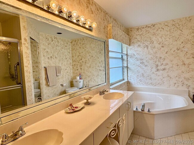 Building Photo - 7702 Majestic Palm Dr