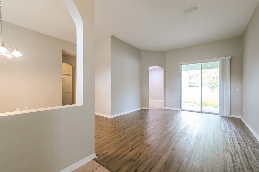 Building Photo - 2417 Huron Cir