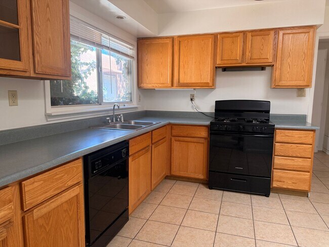 Building Photo - 1831 Childers Dr NE