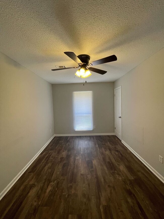 Building Photo - 103 Cedar Ct