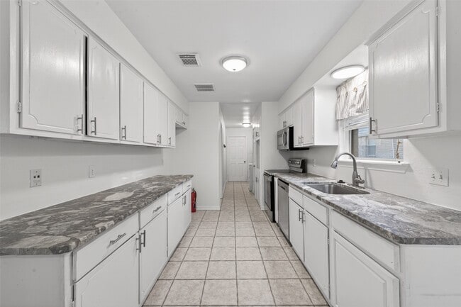 Building Photo - 12818 Westella Dr