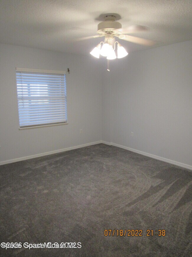 Building Photo - 606 Shorewood Dr