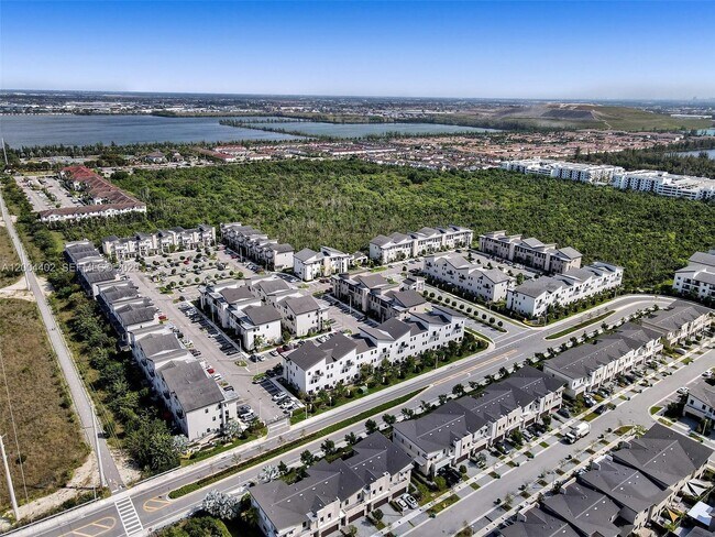 Building Photo - 10437 NW 82nd St