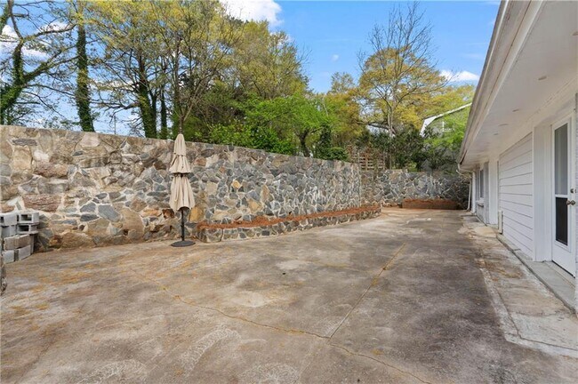 Building Photo - 2634 Birch St