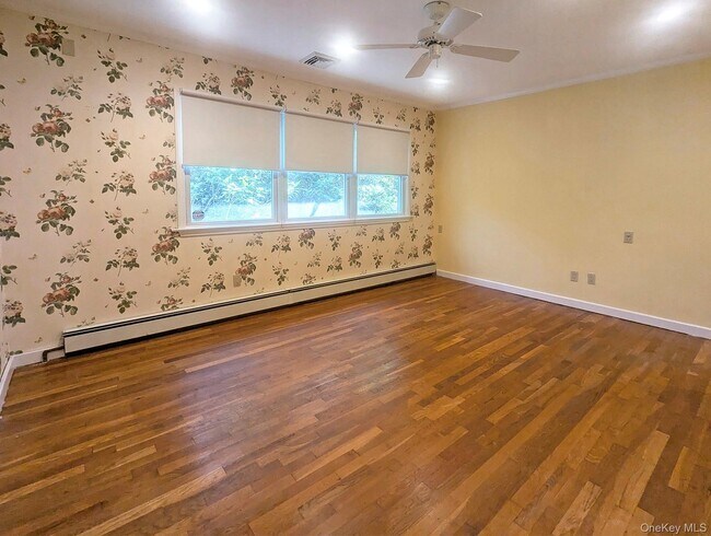 Building Photo - 48 Bayberry Ave