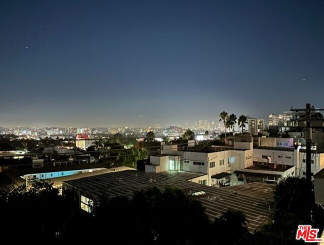 Building Photo - 8400 De Longpre Ave