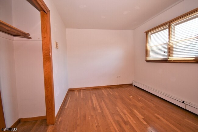 Building Photo - 284 Miller Ave