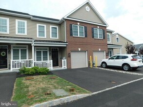 Building Photo - 16740 River View Cir