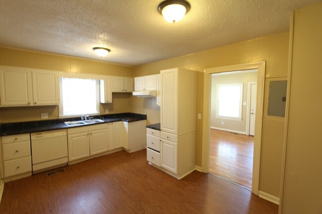 Building Photo - 505 Sunrise Blvd