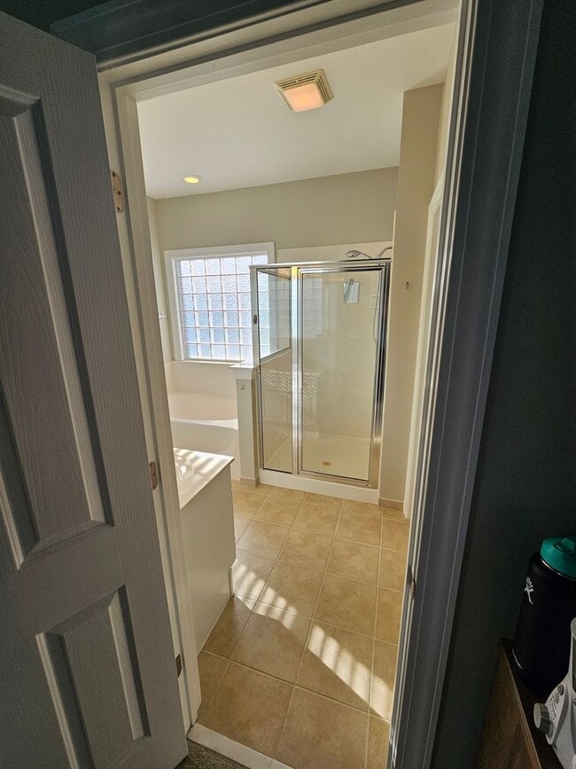 Building Photo - Welcome Home to Comfort and Style in North Charleston, SC!