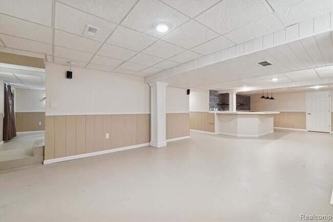 Building Photo - 48551 Oak Bridge Dr