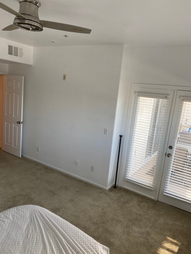 Building Photo - 3550 Bay Sands Dr