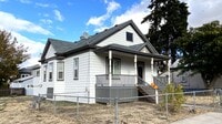 Building Photo - 903 E 8th St
