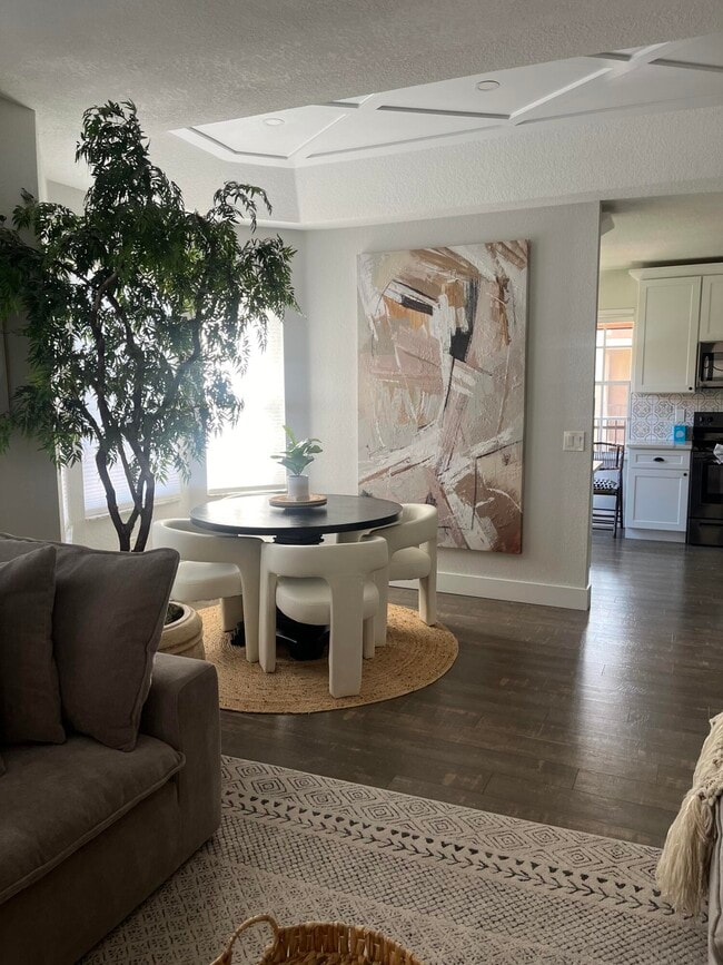 Building Photo - 1910 Belmont Pl