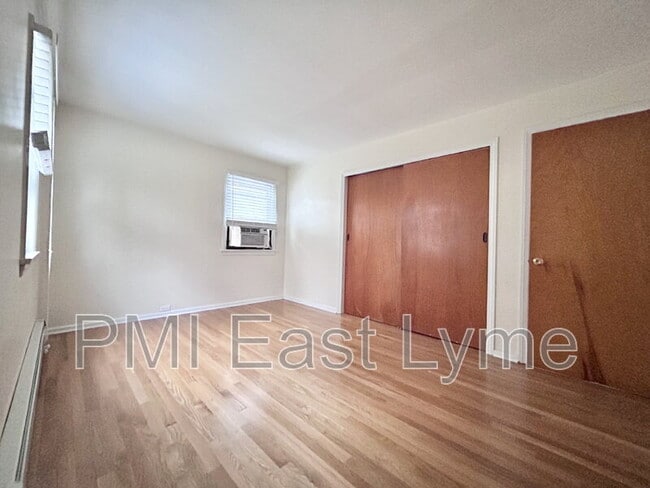 Building Photo - 22 Whitewood St