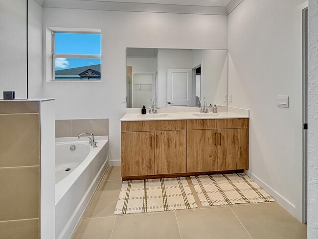 Building Photo - 5989 SE Sky Blue Cir