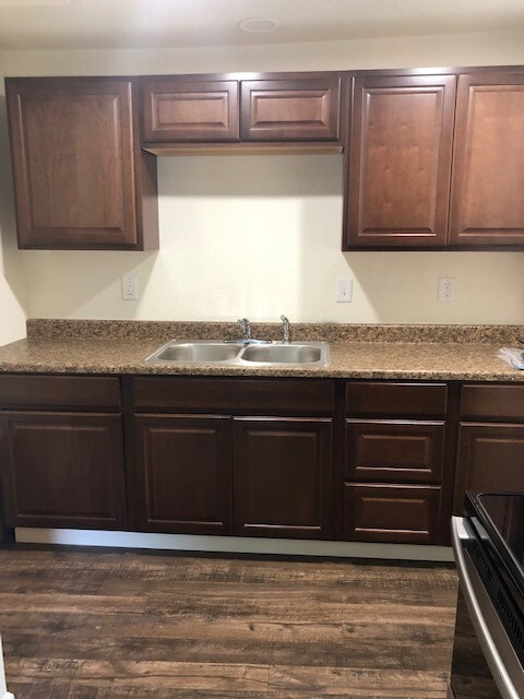 Building Photo - Cozy upstairs garage apartment