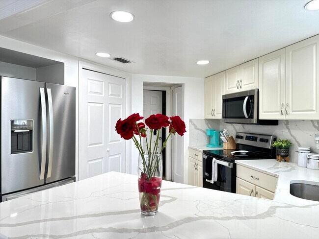 Building Photo - 152 Weybridge Cir
