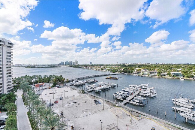 Building Photo - 2 Grove Isle Dr