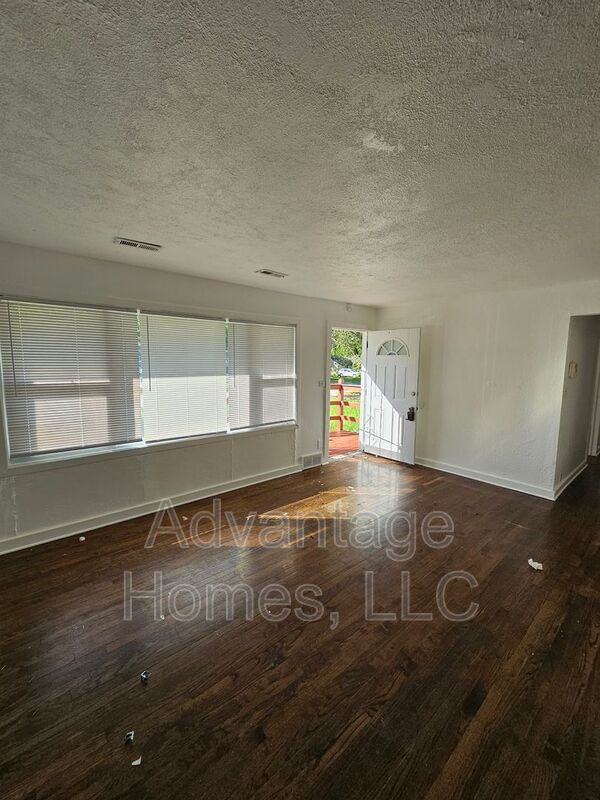 Building Photo - 11410 Palmer Ave