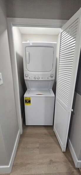 Building Photo - 324 South St