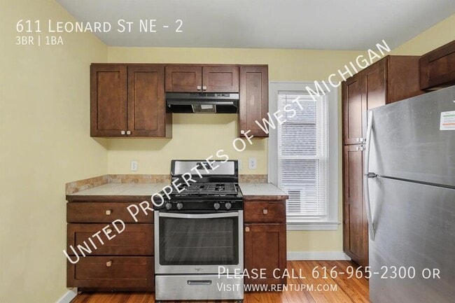 Building Photo - 611 Leonard St NE