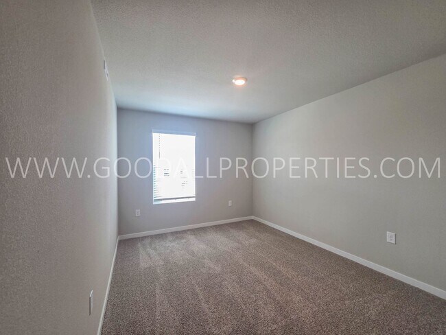 Building Photo - 3595 Pershing Ln