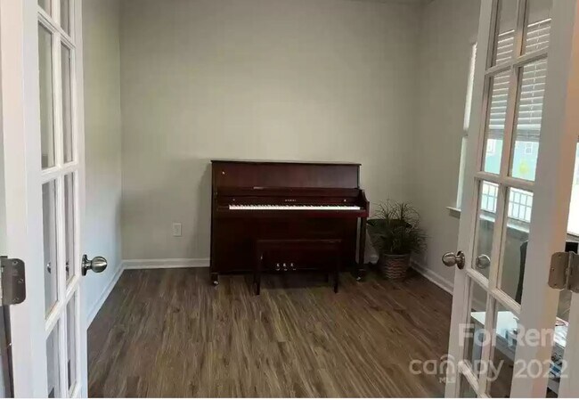 Building Photo - 1713 Wildwood Terrace Trl