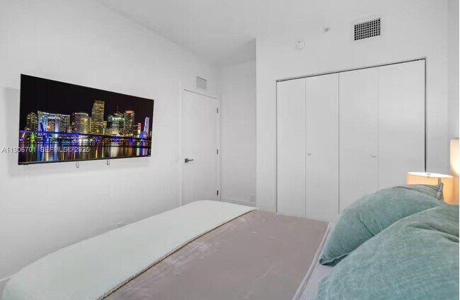 Building Photo - 1542 NW 2nd St