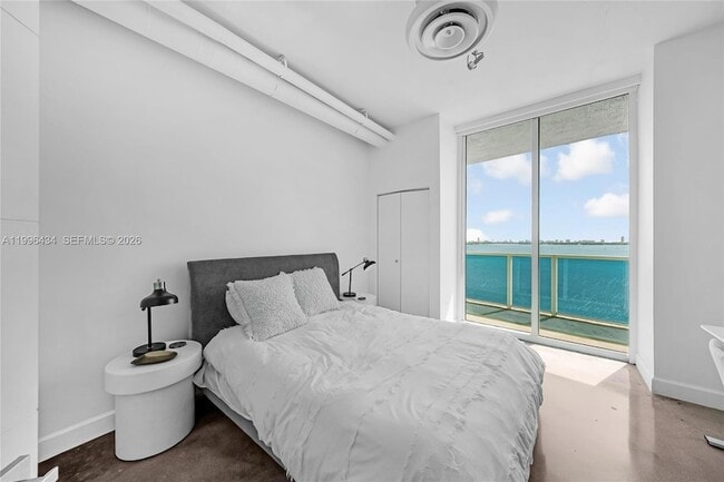 Building Photo - 700 NE 25th St