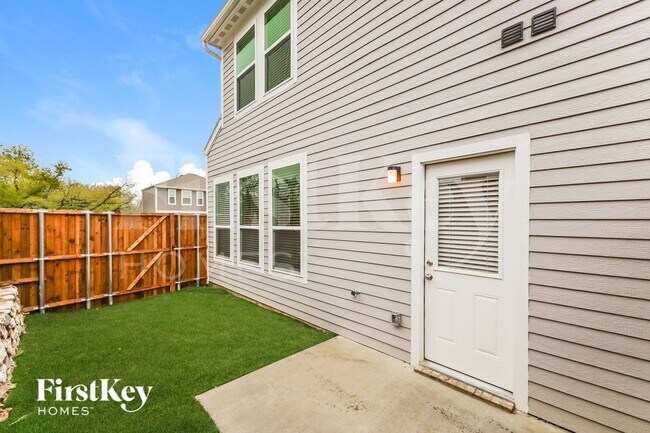 Building Photo - 625 Sophia Wy