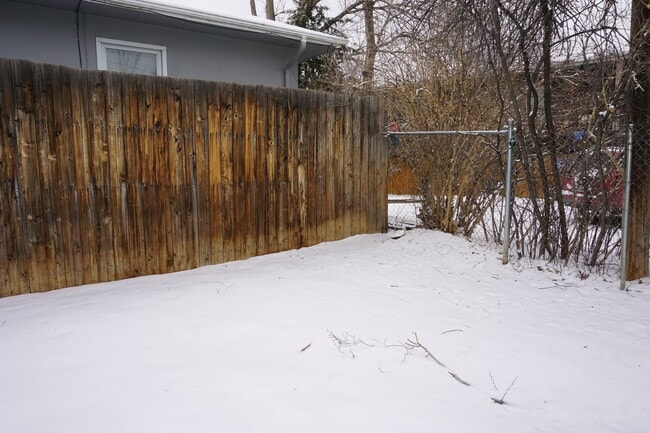 Building Photo - 2 Bedroom Townhome Located near Downtown Colorado Springs