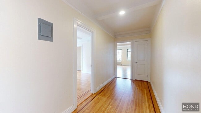 Building Photo - 115 E 92nd St