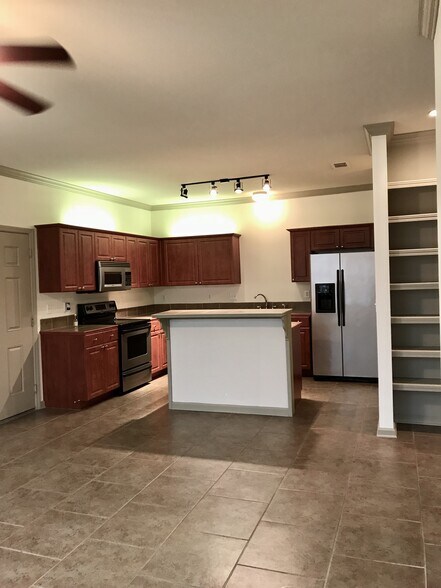 Building Photo - 350 Emerald Forest Blvd