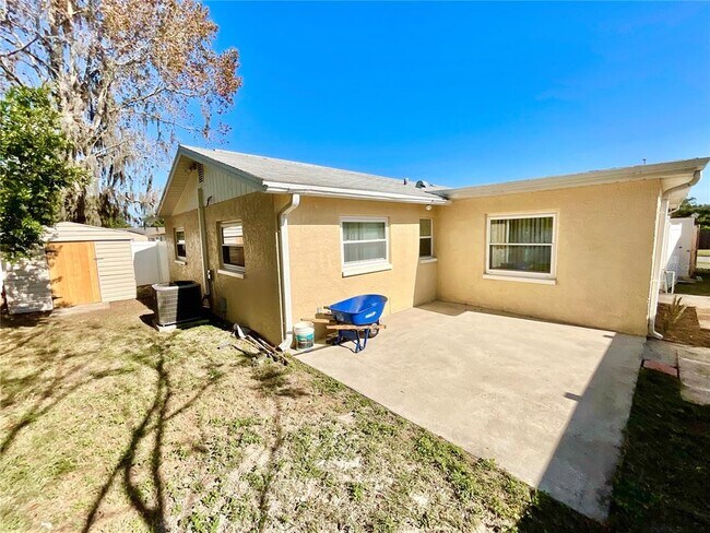 Building Photo - 3127 Corona Dr