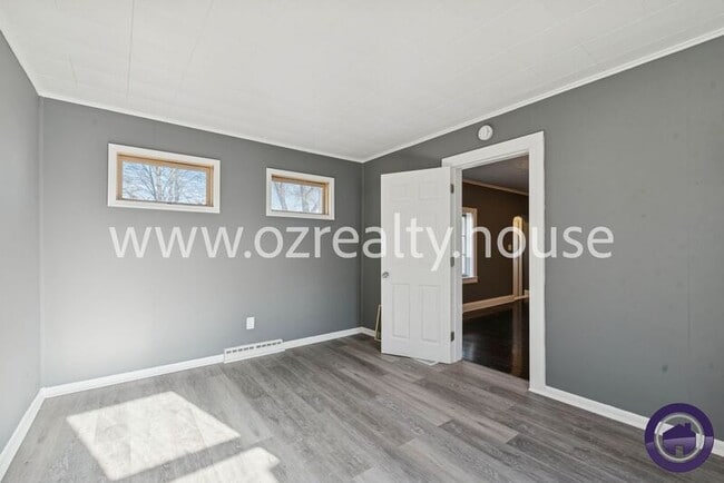 Building Photo - 1647 Eleanor Ave